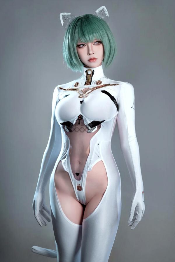    索索半半子 碧蓝航线纳希莫夫COS写真，未来感白色紧身机甲服，高冷机甲娘角色扮演美图[38P]第1张图片