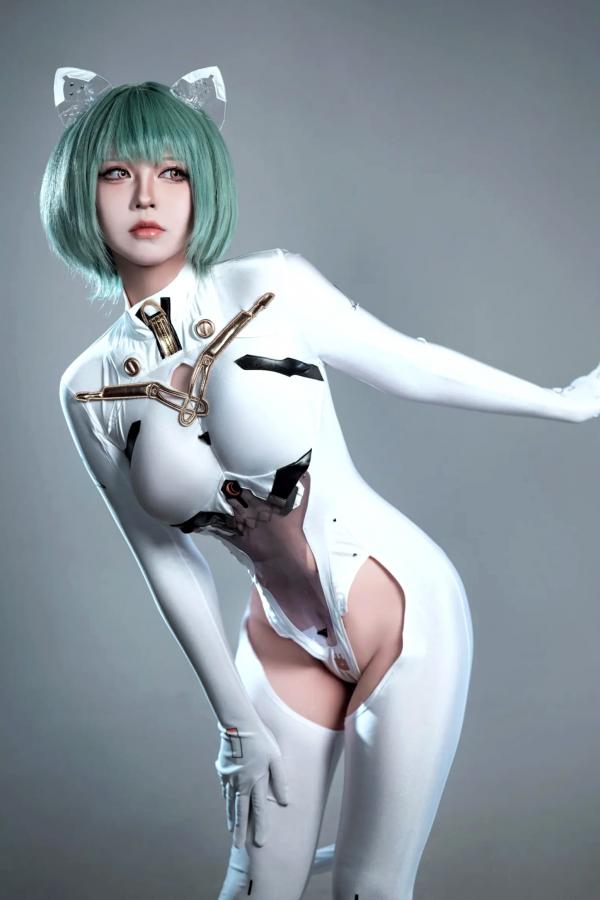    索索半半子 碧蓝航线纳希莫夫COS写真，未来感白色紧身机甲服，高冷机甲娘角色扮演美图[38P]第5张图片