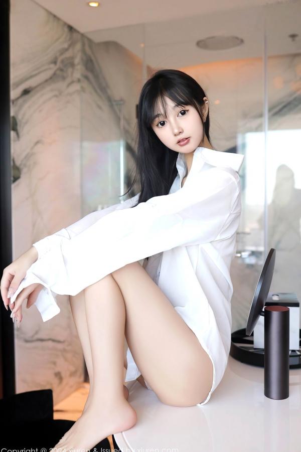    秀人网林好好9251首套写真：纯欲风白色衬衣，室内私房大片，极致长腿与清纯撩人瞬间第21张图片