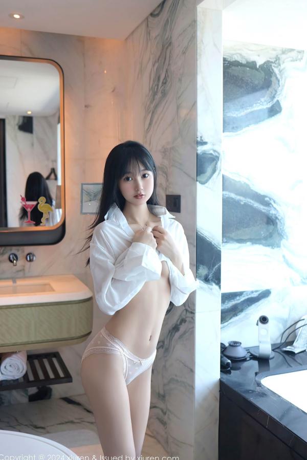    秀人网林好好9251首套写真：纯欲风白色衬衣，室内私房大片，极致长腿与清纯撩人瞬间第39张图片