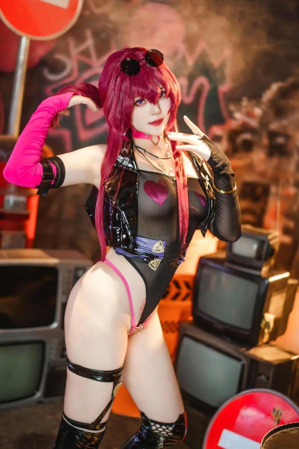    Natsuko夏夏子《崩坏·星穹铁道》卡芙卡极致朋克COS，大尺度角色扮演，性感写真套图[60P]第17张图片