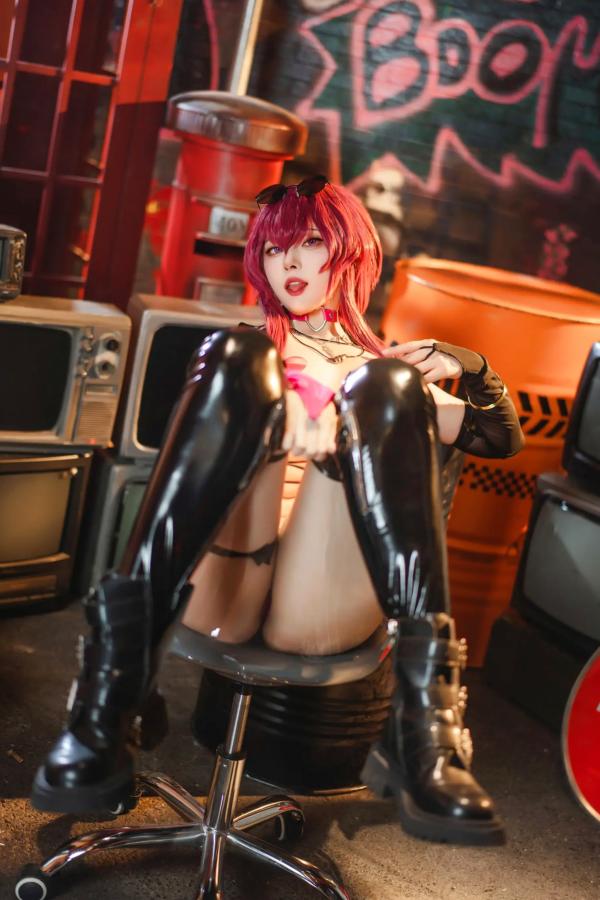   Natsuko夏夏子《崩坏·星穹铁道》卡芙卡极致朋克COS，大尺度角色扮演，性感写真套图[60P]第49张图片