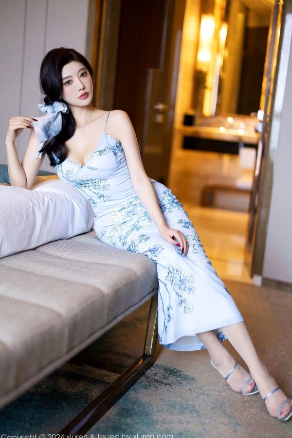 杨晨晨 sugar小甜心CC  XiuRen秀人网9249杨晨晨Yome：浅蓝吊带睡裙私房写真，居家纯欲风与蕾丝诱惑，极品美腿配无圣光大尺度唯美呈现第60张图片