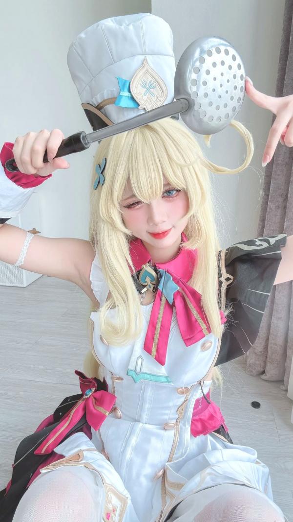    PoppaChan - Escoffier Cosplay大尺度私房写真，精致金发厨娘角色扮演，高颜值萝莉诱惑第15张图片
