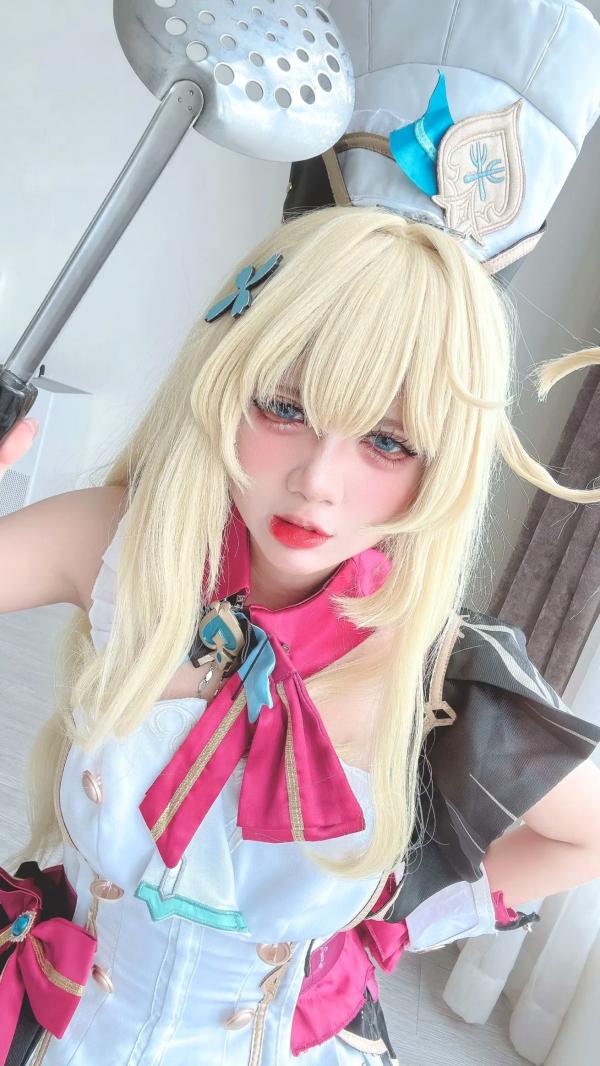    PoppaChan - Escoffier Cosplay大尺度私房写真，精致金发厨娘角色扮演，高颜值萝莉诱惑第17张图片