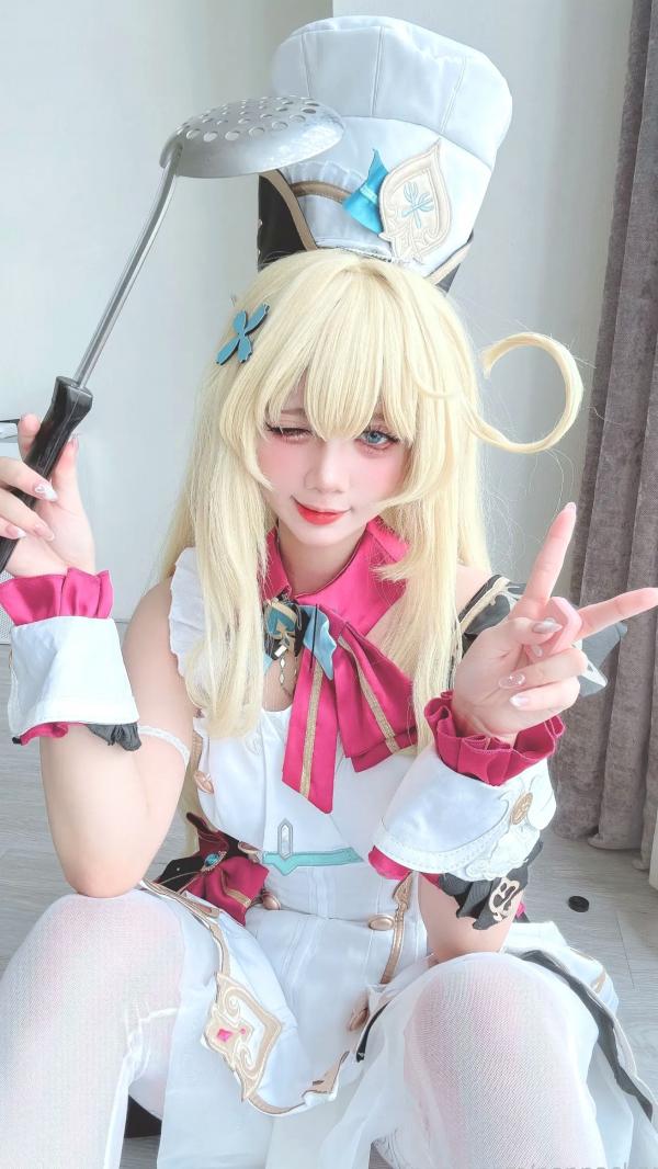   PoppaChan - Escoffier Cosplay大尺度私房写真，精致金发厨娘角色扮演，高颜值萝莉诱惑第18张图片