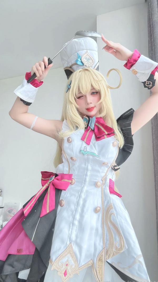    PoppaChan - Escoffier Cosplay大尺度私房写真，精致金发厨娘角色扮演，高颜值萝莉诱惑第22张图片