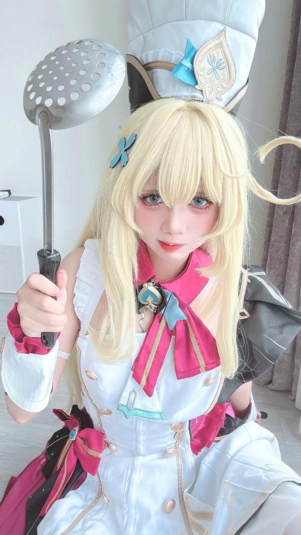   PoppaChan - Escoffier Cosplay大尺度私房写真，精致金发厨娘角色扮演，高颜值萝莉诱惑第25张图片