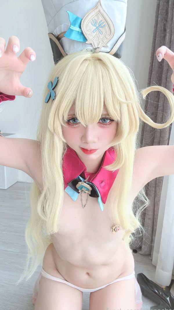    PoppaChan - Escoffier Cosplay大尺度私房写真，精致金发厨娘角色扮演，高颜值萝莉诱惑第34张图片