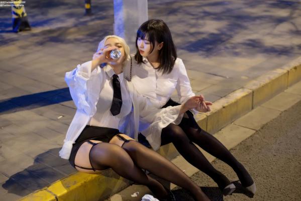    皮皮奶&穆零Mu0 - 百合OL私房写真，夜色街拍与制服诱惑，双子女神亲密缠绵，气质与身材的视觉盛宴 [51P]第8张图片
