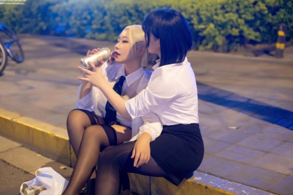    皮皮奶&穆零Mu0 - 百合OL私房写真，夜色街拍与制服诱惑，双子女神亲密缠绵，气质与身材的视觉盛宴 [51P]第9张图片