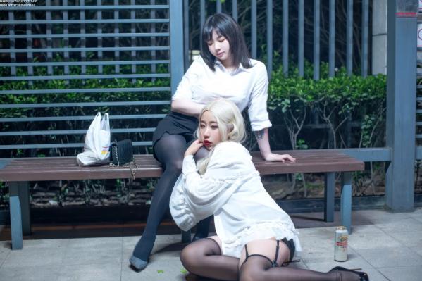    皮皮奶&穆零Mu0 - 百合OL私房写真，夜色街拍与制服诱惑，双子女神亲密缠绵，气质与身材的视觉盛宴 [51P]第26张图片