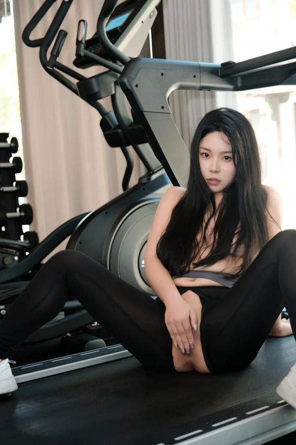    麦田 - 健身房中的故事：健身房极致诱惑，紧身瑜伽服尽显火辣诱人曲线第87张图片