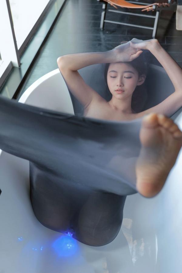    XR-Uncensored-小橘子：极致贴身透视装浴缸私拍，展现妩媚S型曲线，大尺度诱惑写真第43张图片