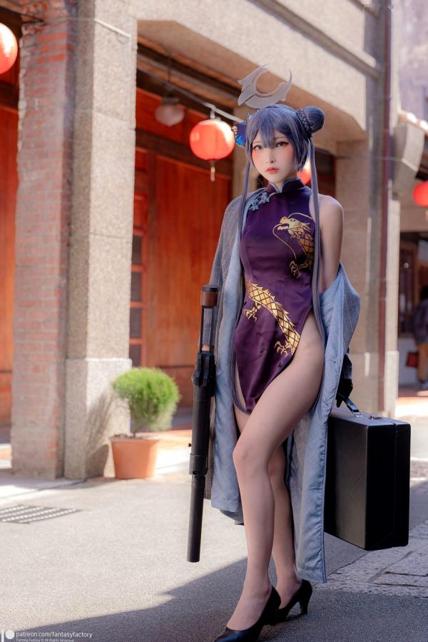    Fantasy-Factory-小丁Ding《蔚蓝档案》妃咲Cosplay，冷艳御姐旗袍街拍，山海经统帅的霸气与性感造型展示第2张图片