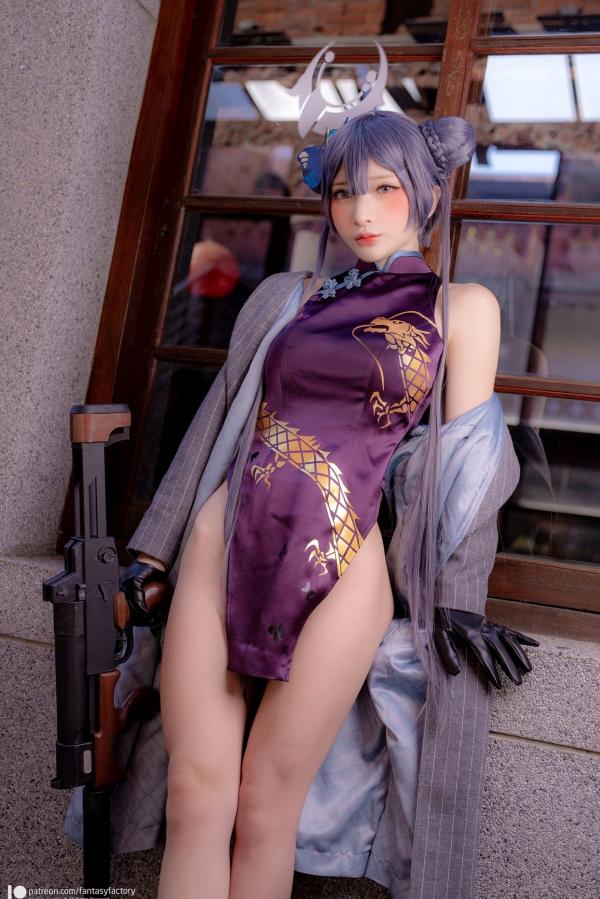    Fantasy-Factory-小丁Ding《蔚蓝档案》妃咲Cosplay，冷艳御姐旗袍街拍，山海经统帅的霸气与性感造型展示第7张图片