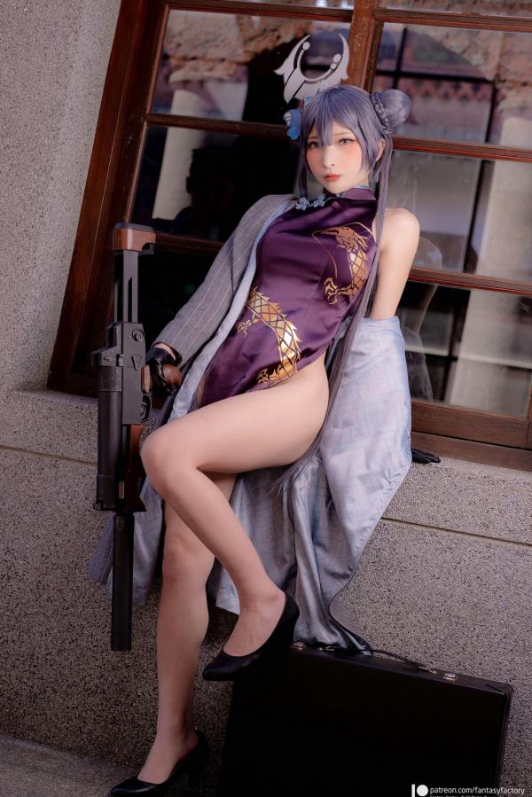    Fantasy-Factory-小丁Ding《蔚蓝档案》妃咲Cosplay，冷艳御姐旗袍街拍，山海经统帅的霸气与性感造型展示第8张图片