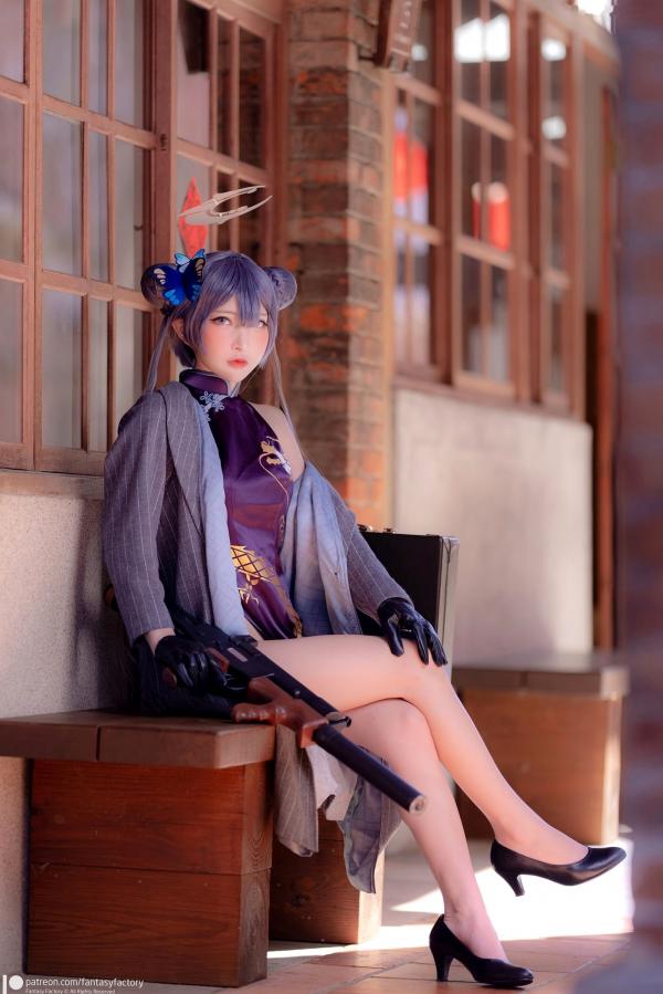    Fantasy-Factory-小丁Ding《蔚蓝档案》妃咲Cosplay，冷艳御姐旗袍街拍，山海经统帅的霸气与性感造型展示第9张图片