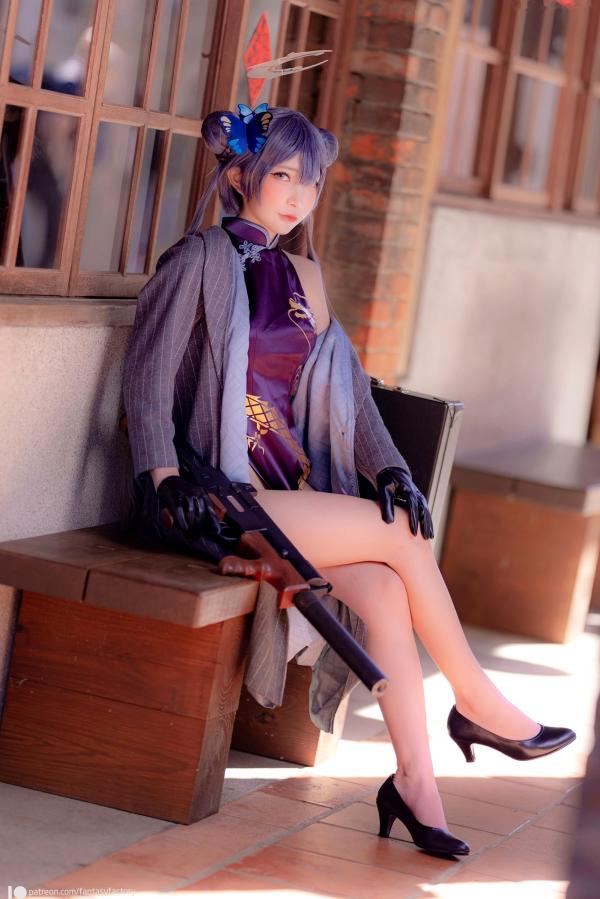    Fantasy-Factory-小丁Ding《蔚蓝档案》妃咲Cosplay，冷艳御姐旗袍街拍，山海经统帅的霸气与性感造型展示第10张图片