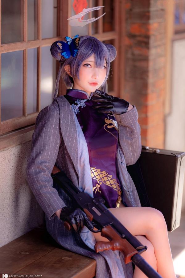    Fantasy-Factory-小丁Ding《蔚蓝档案》妃咲Cosplay，冷艳御姐旗袍街拍，山海经统帅的霸气与性感造型展示第11张图片