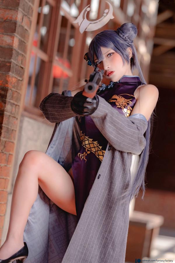    Fantasy-Factory-小丁Ding《蔚蓝档案》妃咲Cosplay，冷艳御姐旗袍街拍，山海经统帅的霸气与性感造型展示第15张图片