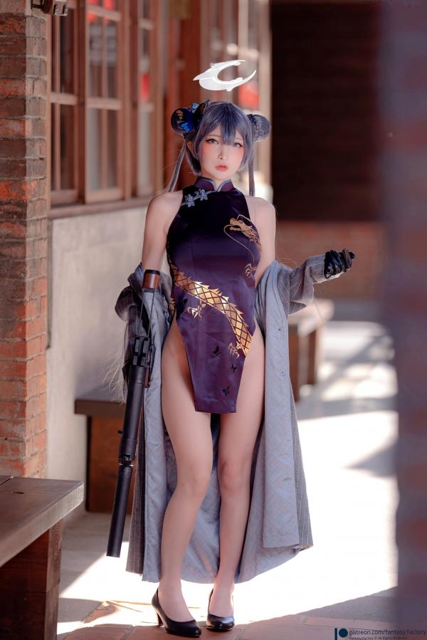    Fantasy-Factory-小丁Ding《蔚蓝档案》妃咲Cosplay，冷艳御姐旗袍街拍，山海经统帅的霸气与性感造型展示第16张图片