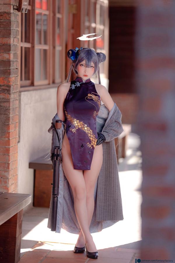    Fantasy-Factory-小丁Ding《蔚蓝档案》妃咲Cosplay，冷艳御姐旗袍街拍，山海经统帅的霸气与性感造型展示第17张图片