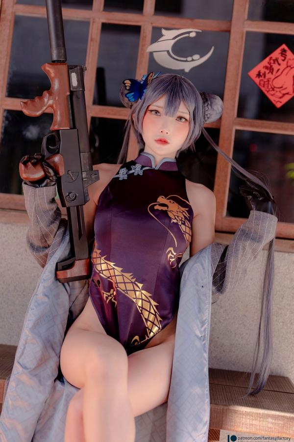    Fantasy-Factory-小丁Ding《蔚蓝档案》妃咲Cosplay，冷艳御姐旗袍街拍，山海经统帅的霸气与性感造型展示第19张图片