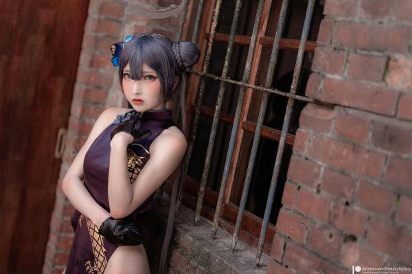    Fantasy-Factory-小丁Ding《蔚蓝档案》妃咲Cosplay，冷艳御姐旗袍街拍，山海经统帅的霸气与性感造型展示第29张图片