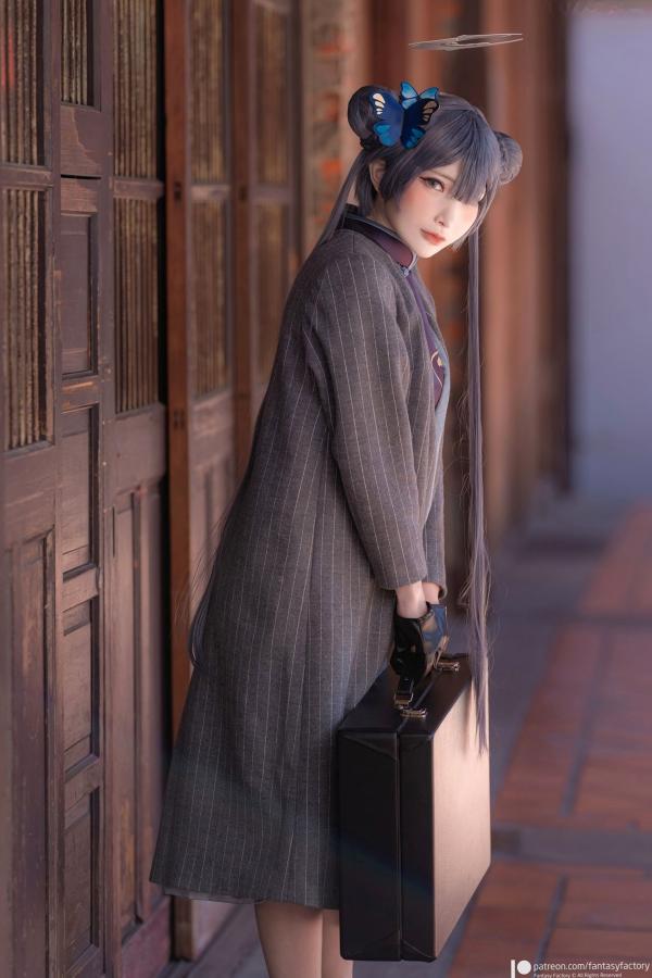    Fantasy-Factory-小丁Ding《蔚蓝档案》妃咲Cosplay，冷艳御姐旗袍街拍，山海经统帅的霸气与性感造型展示第36张图片