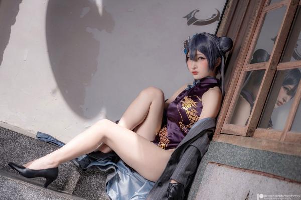    Fantasy-Factory-小丁Ding《蔚蓝档案》妃咲Cosplay，冷艳御姐旗袍街拍，山海经统帅的霸气与性感造型展示第39张图片