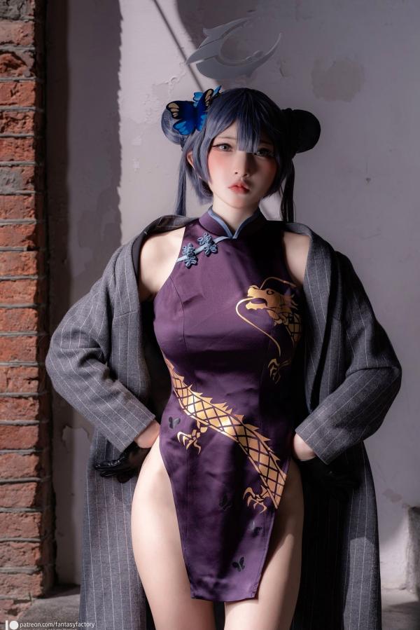    Fantasy-Factory-小丁Ding《蔚蓝档案》妃咲Cosplay，冷艳御姐旗袍街拍，山海经统帅的霸气与性感造型展示第44张图片