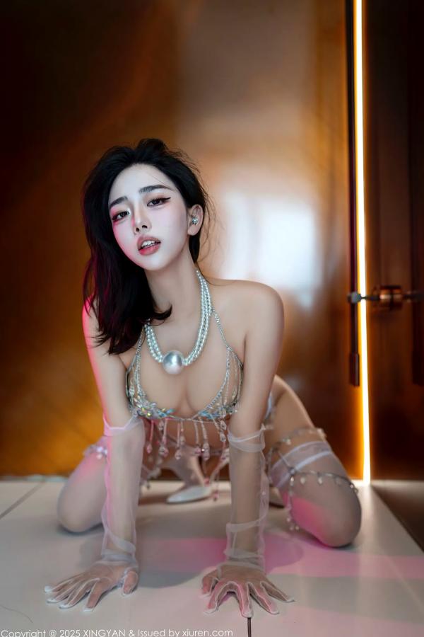    [XINGYAN]星颜社 2025.10.23 Vol.415 阮福福 晶莹剔透的水晶链条诱惑 极品御姐华丽私房写真第16张图片