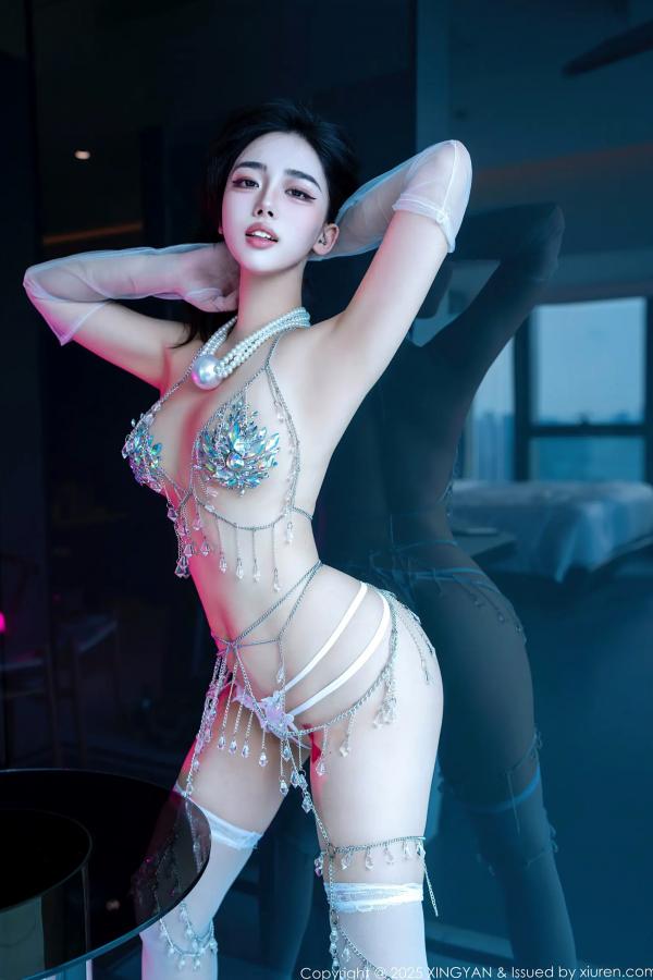    [XINGYAN]星颜社 2025.10.23 Vol.415 阮福福 晶莹剔透的水晶链条诱惑 极品御姐华丽私房写真第36张图片