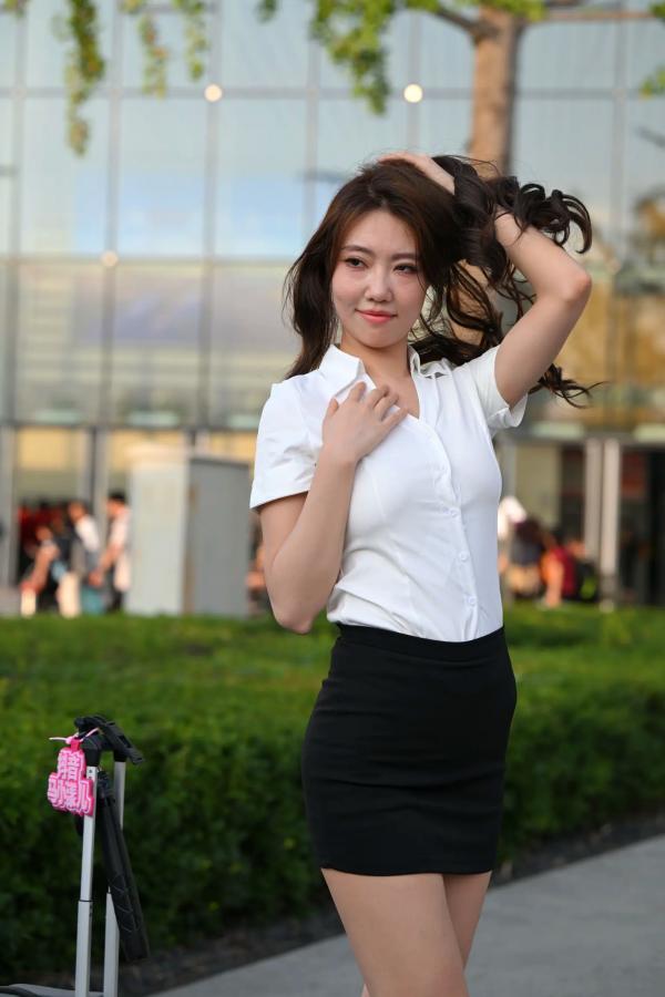    美腿高跟美女职场风户外街拍气质撩人写真 [80P]第46张图片