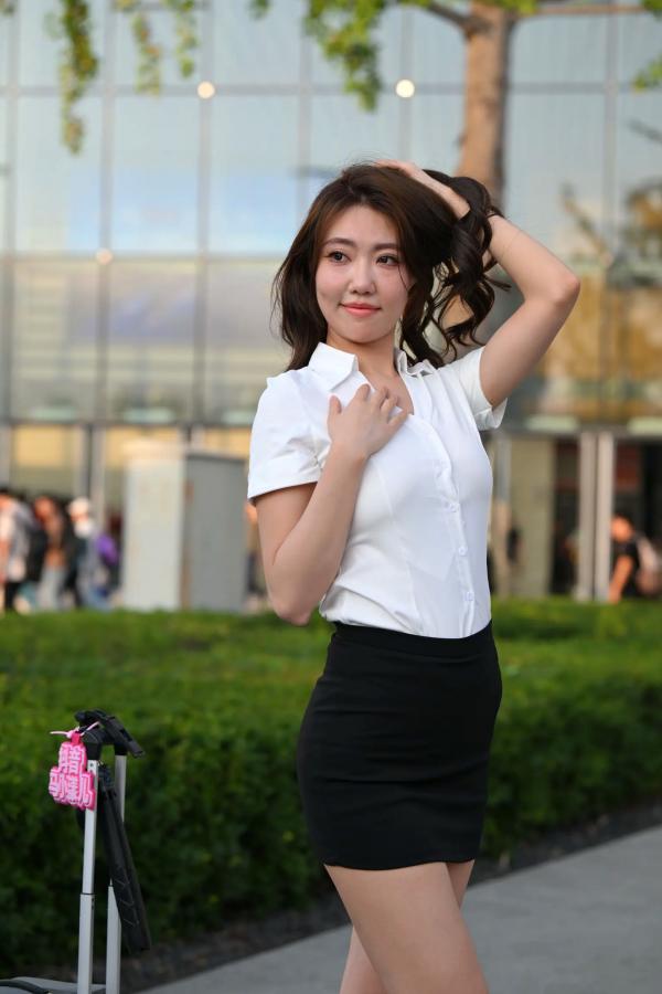    美腿高跟美女职场风户外街拍气质撩人写真 [80P]第49张图片