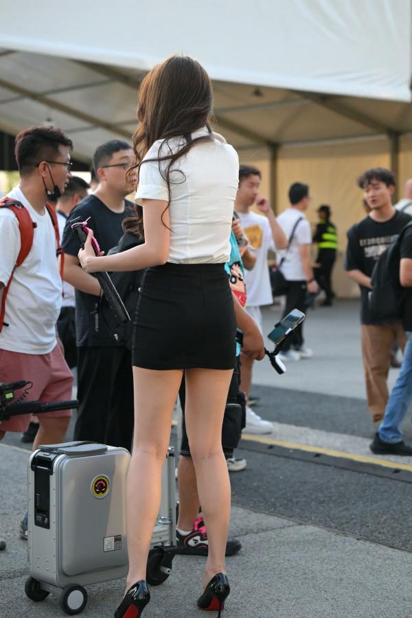    美腿高跟美女职场风户外街拍气质撩人写真 [80P]第77张图片