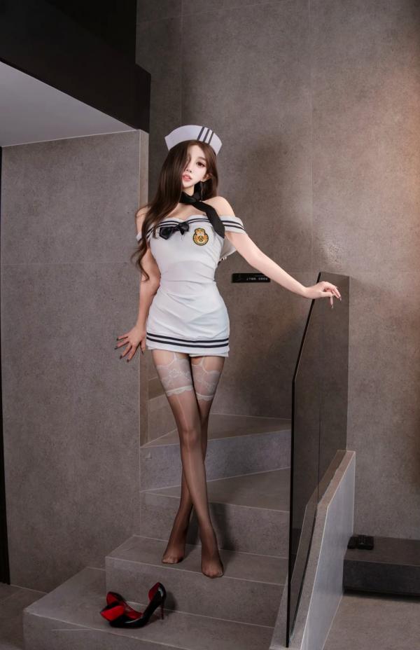    斗鱼米线线 - 俏丽水手服诱惑黑丝美腿写真集 [20P]第9张图片