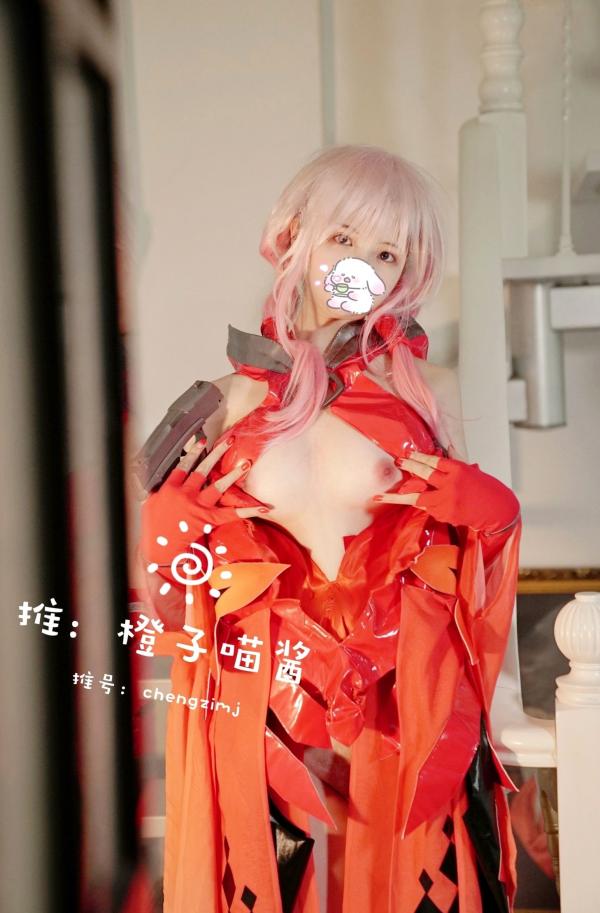    橙子喵酱-楪祈Cosplay：罪恶王冠同人福利，超还原粉发少女，大胆红色战斗服私房照合集第2张图片