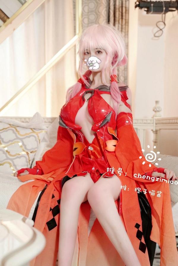    橙子喵酱-楪祈Cosplay：罪恶王冠同人福利，超还原粉发少女，大胆红色战斗服私房照合集第8张图片