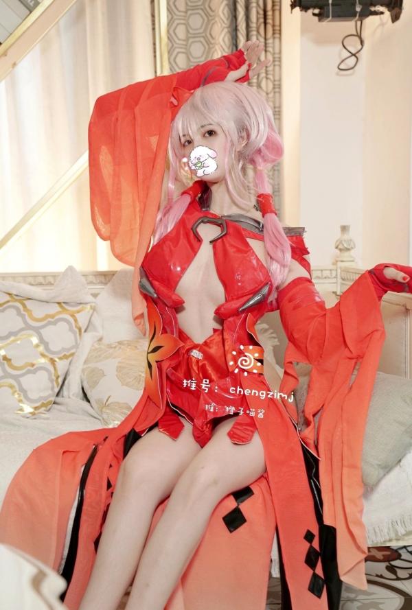    橙子喵酱-楪祈Cosplay：罪恶王冠同人福利，超还原粉发少女，大胆红色战斗服私房照合集第13张图片