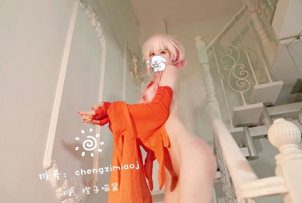    橙子喵酱-楪祈Cosplay：罪恶王冠同人福利，超还原粉发少女，大胆红色战斗服私房照合集第26张图片