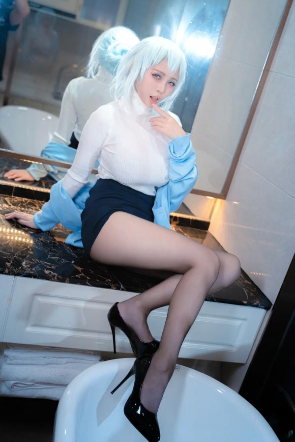    上杉绘梨落 - 雪女角色扮演浴室高清写真，蓝发黑丝高跟尽显诱惑私房魅力 [48P]第23张图片