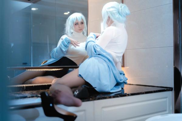    上杉绘梨落 - 雪女角色扮演浴室高清写真，蓝发黑丝高跟尽显诱惑私房魅力 [48P]第36张图片
