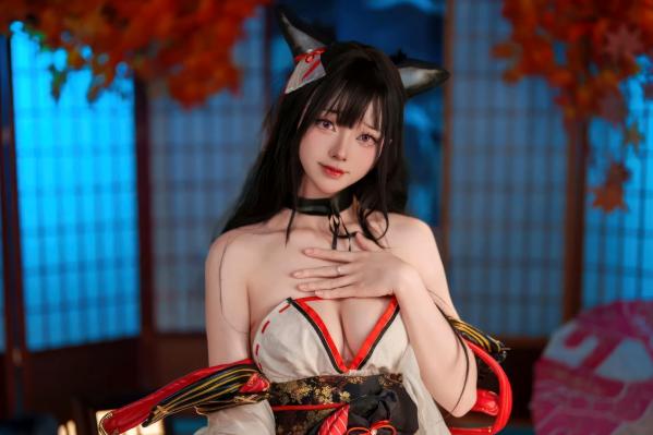    前野太太 - 碧蓝航线天城泳装Cosplay：日系和风古韵，极致诱惑私房美学，性感女神秋日红叶灯影写真[26P]第14张图片