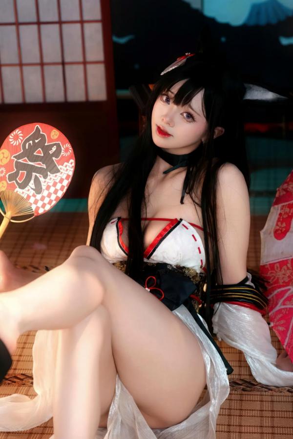    前野太太 - 碧蓝航线天城泳装Cosplay：日系和风古韵，极致诱惑私房美学，性感女神秋日红叶灯影写真[26P]第20张图片