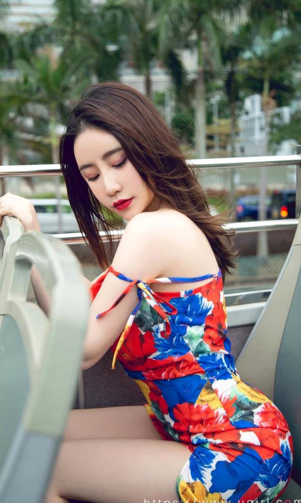    UGirls尤果圈-2906-绯月樱-《港式情人》城市巴士旅拍，亮眼花裙展修长美腿，都市御姐风情气质尽显，无圣光大尺度第22张图片