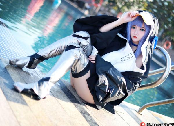    Potato-Godzilla-泳装-Meltryllis-二次元美少女角色扮演-泳池唯美私房写真第10张图片