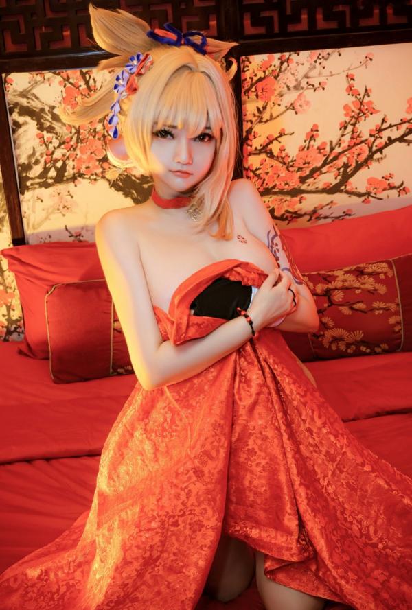    Potato-Godzilla-Yoimiya 宵宫角色扮演，绝美私房性感诱惑，红床上的二次元女神，尽显迷人身材第16张图片
