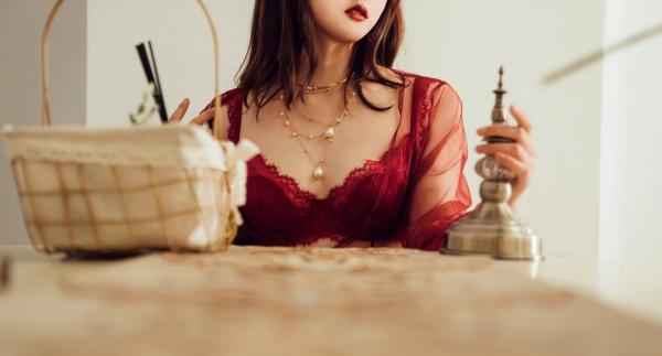    Natsuko夏夏子-秘密恋人红丝袜诱惑蕾丝内衣私房写真第23张图片